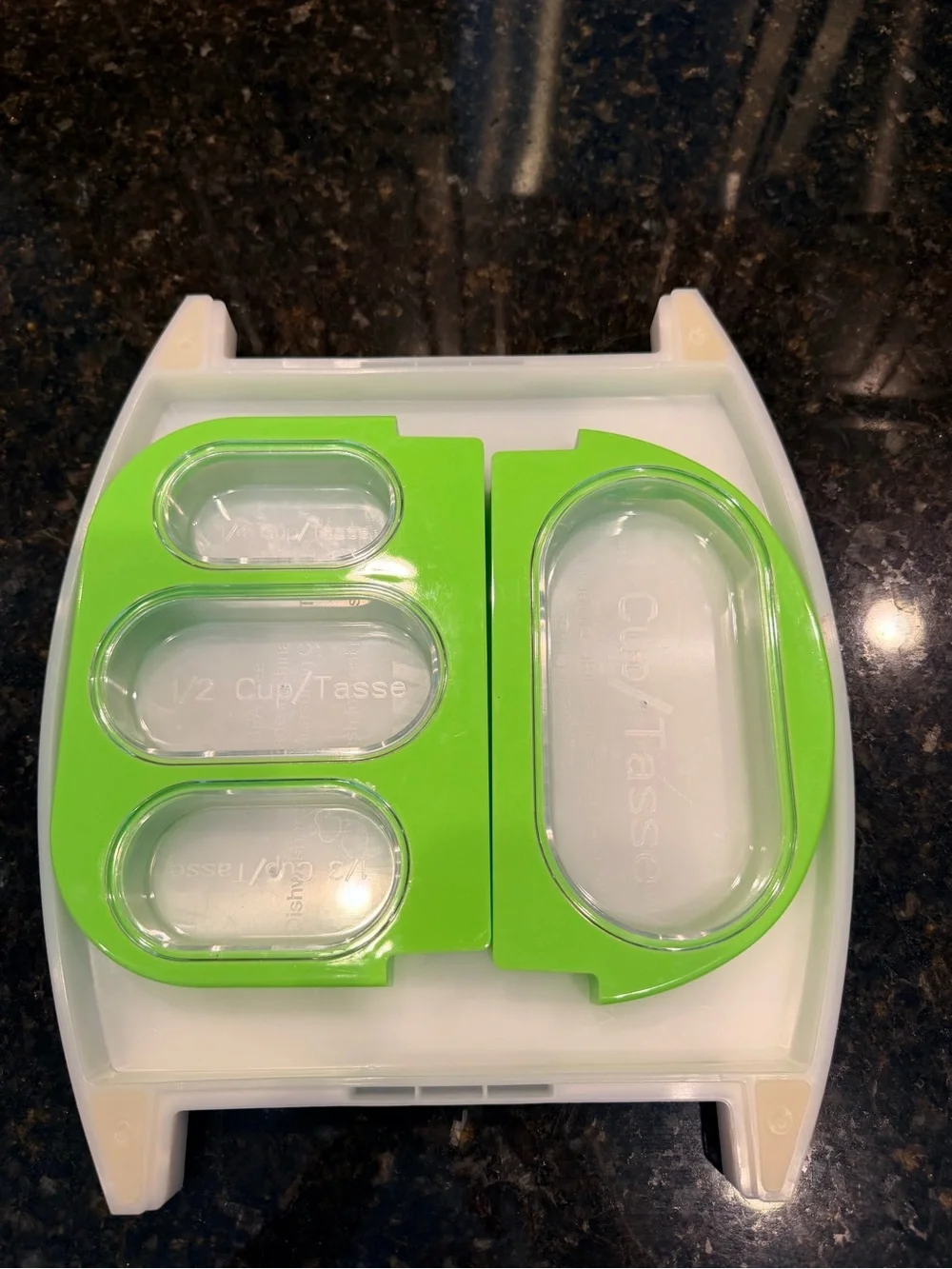 Weight Watchers Take Apart & Store Cutting Board Tray with Measuring Cups- NWOT